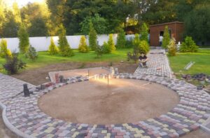 Как выбрать и купить тротуарную брусчатку в СПб: советы по материалам, укладке и ценам